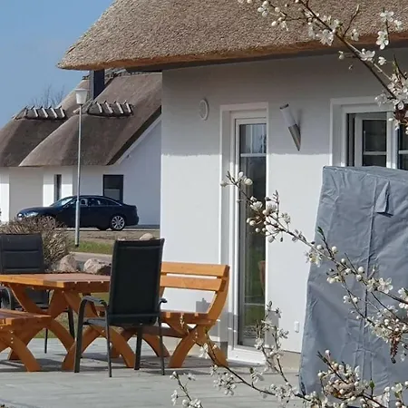 Hannes' Thatched House On Ruegen Апартаменты