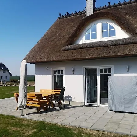 Апартаменты Hannes' Thatched House On Ruegen