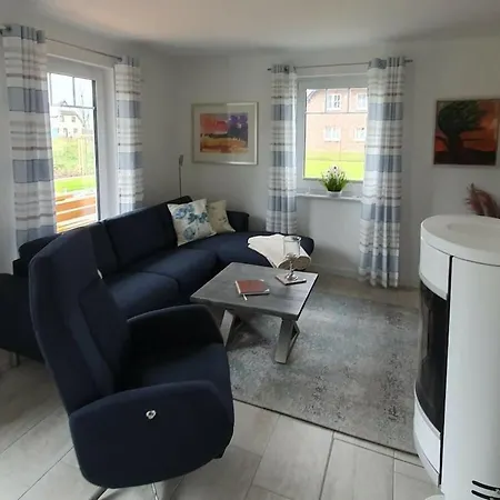 Hannes' Thatched House On Ruegen