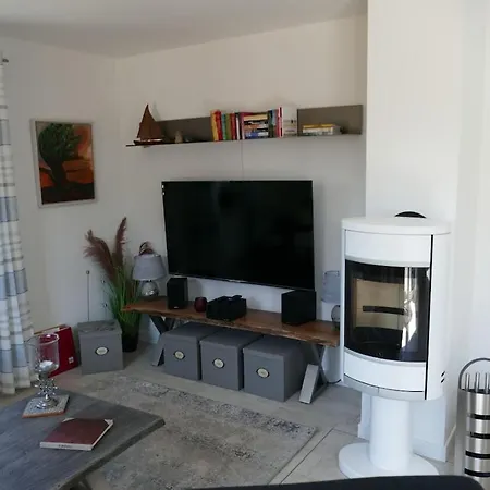 Апартаменты Hannes' Thatched House On Ruegen *