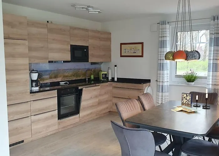 Hannes' Thatched House On Ruegen