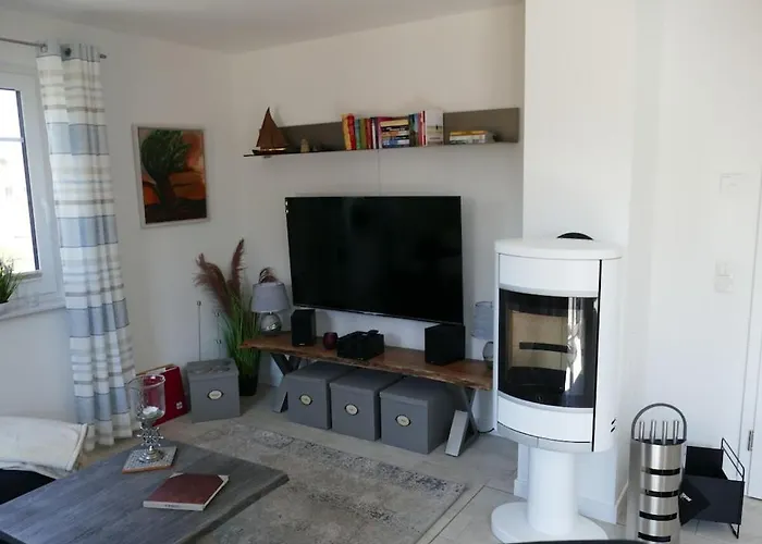 Апартаменты Hannes' Thatched House On Ruegen *