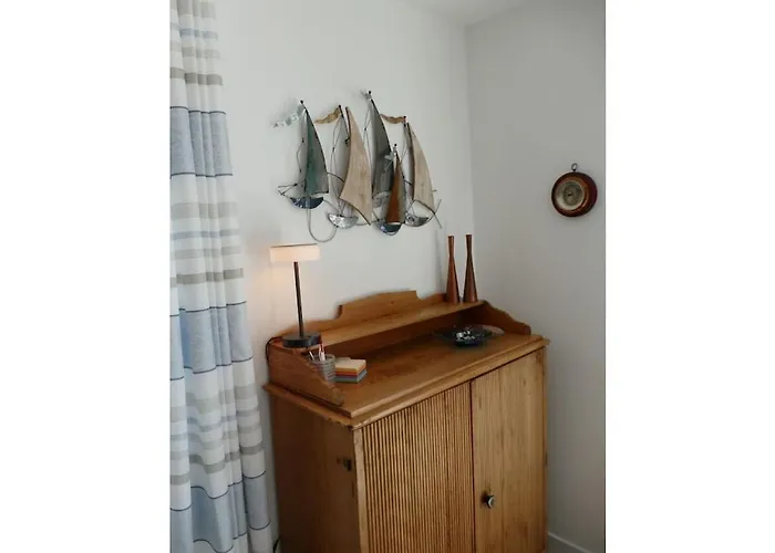 Hannes' Thatched House On Ruegen