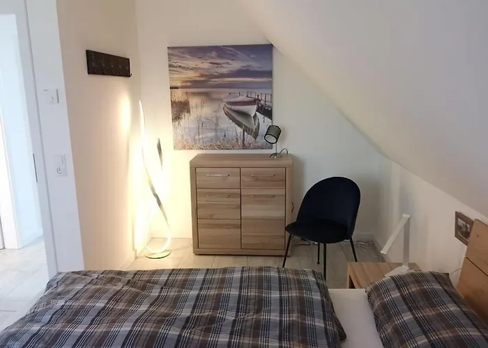 Hannes' Thatched House On Ruegen Mellnitz